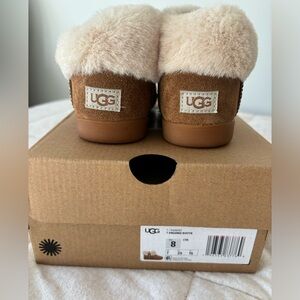 Ugg toddler girls 8 dreamee boot
